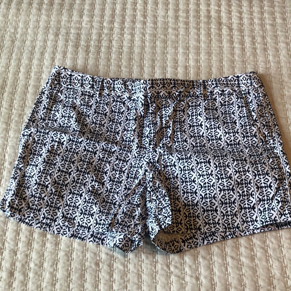 Banana republic navy and white print shorts size 14